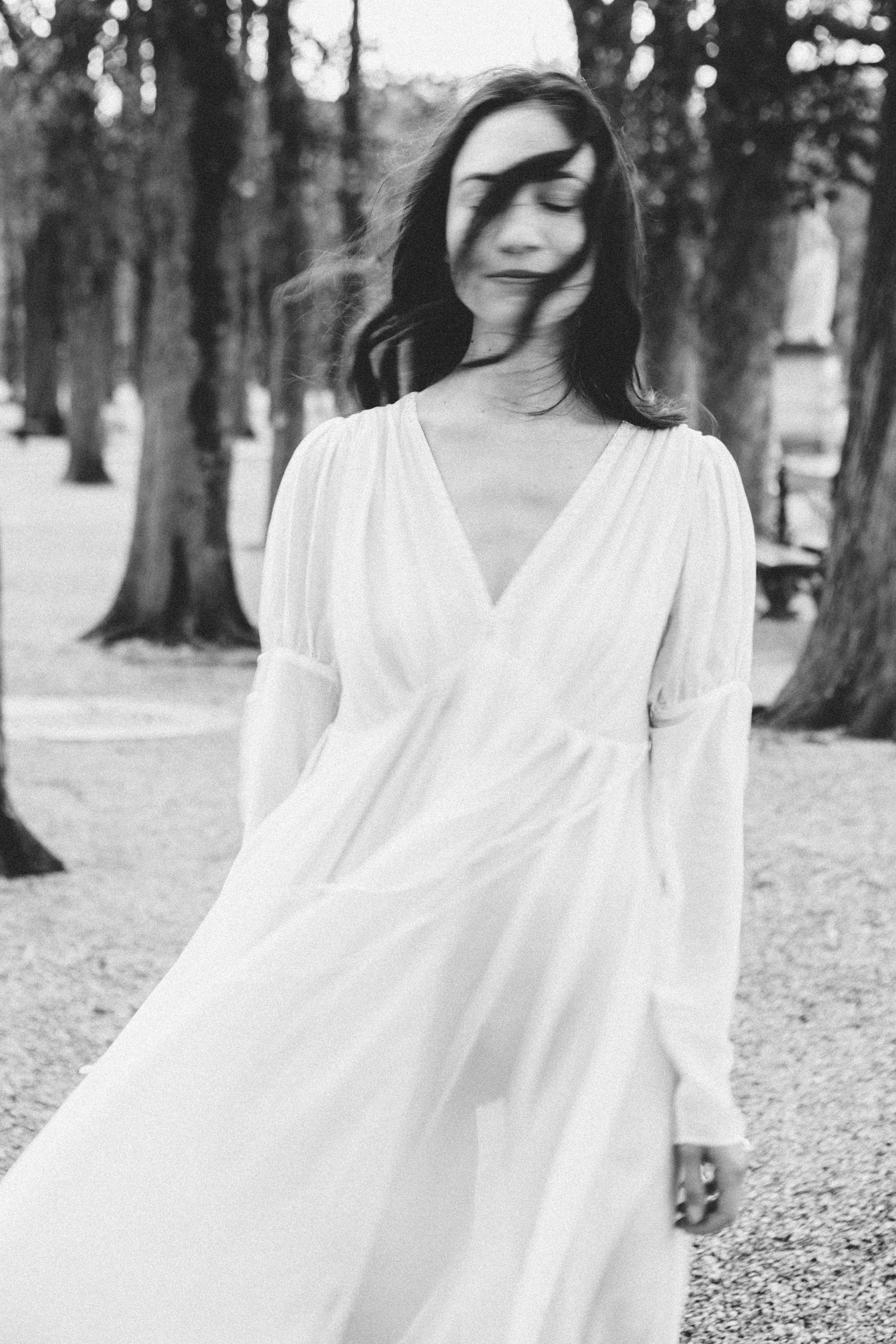 Film noir portrait of a woman in Paris – editorial photography by Carla Coulson