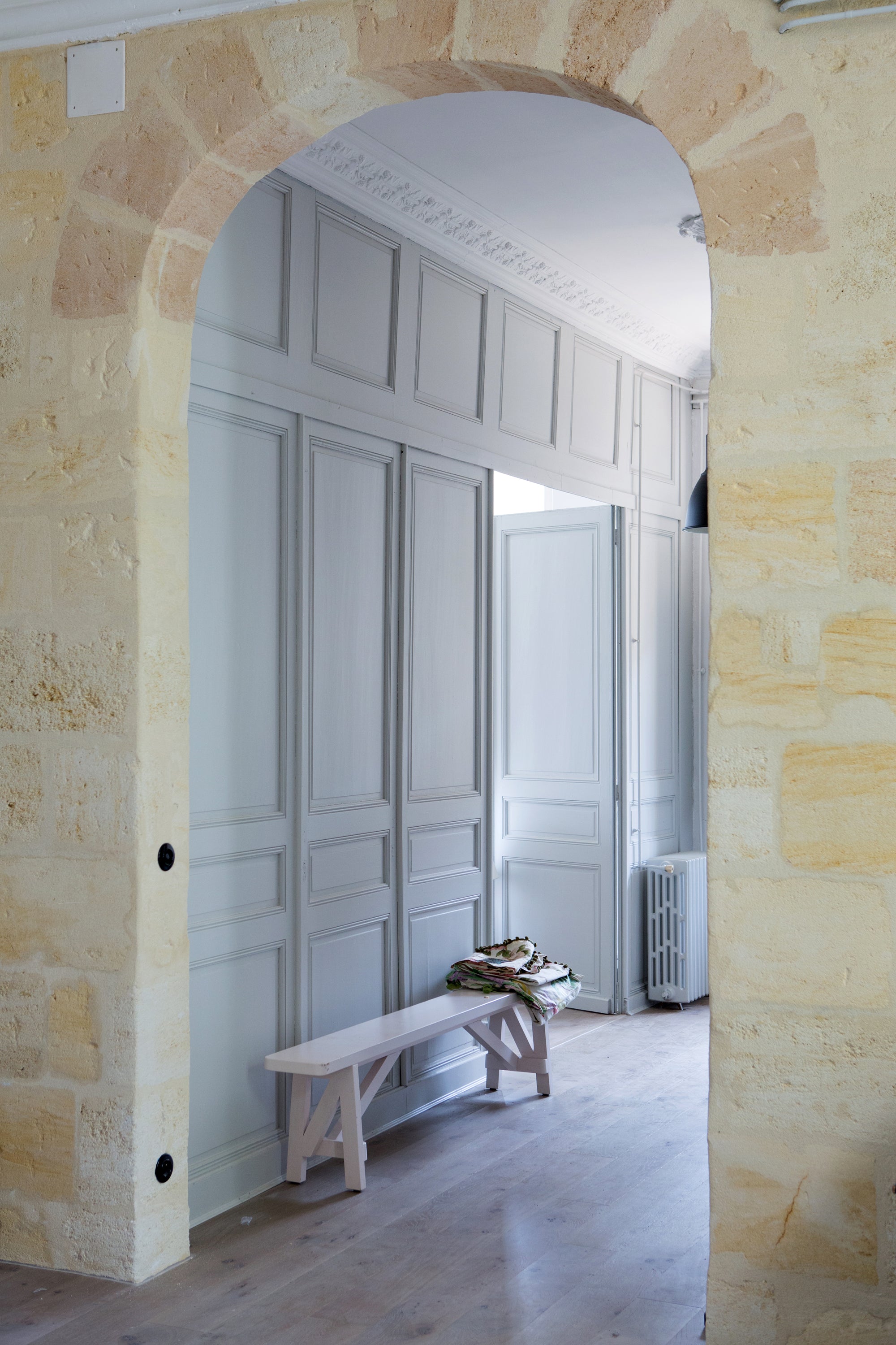 Large archway revealing room detail, linen textures — luxury lifestyle photography by Carla Coulson