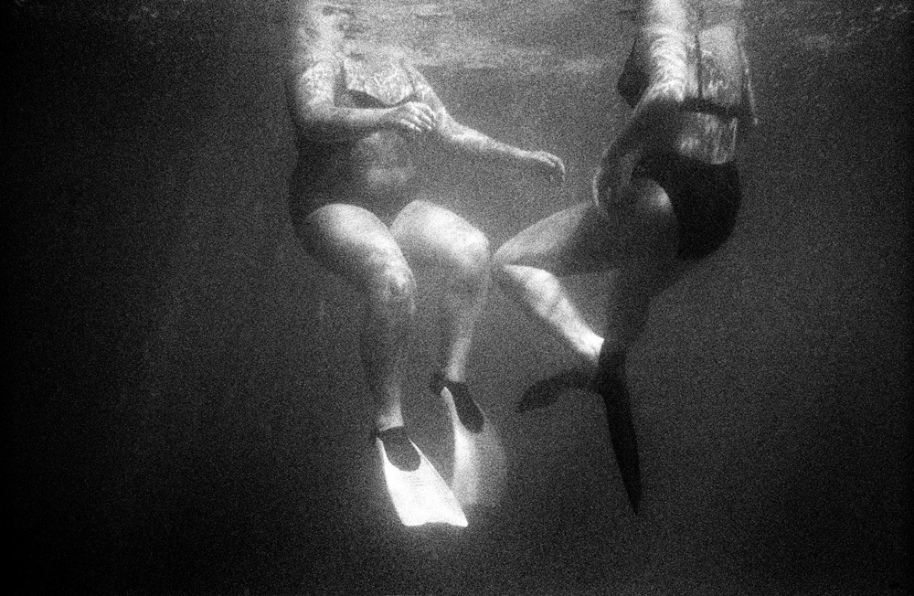 italian joy, carla coulson, black and white photography, travel photographer, swimming, italy, ladies swimming, 